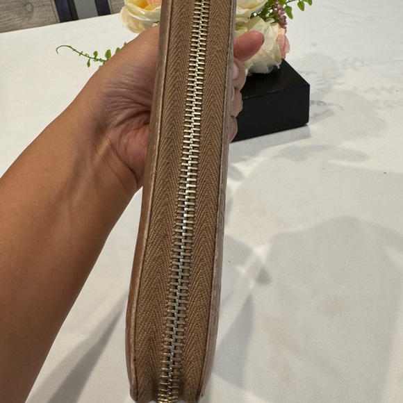 Authentic Gucci patent Guccisima zippy wallet - Picture 11 of 13